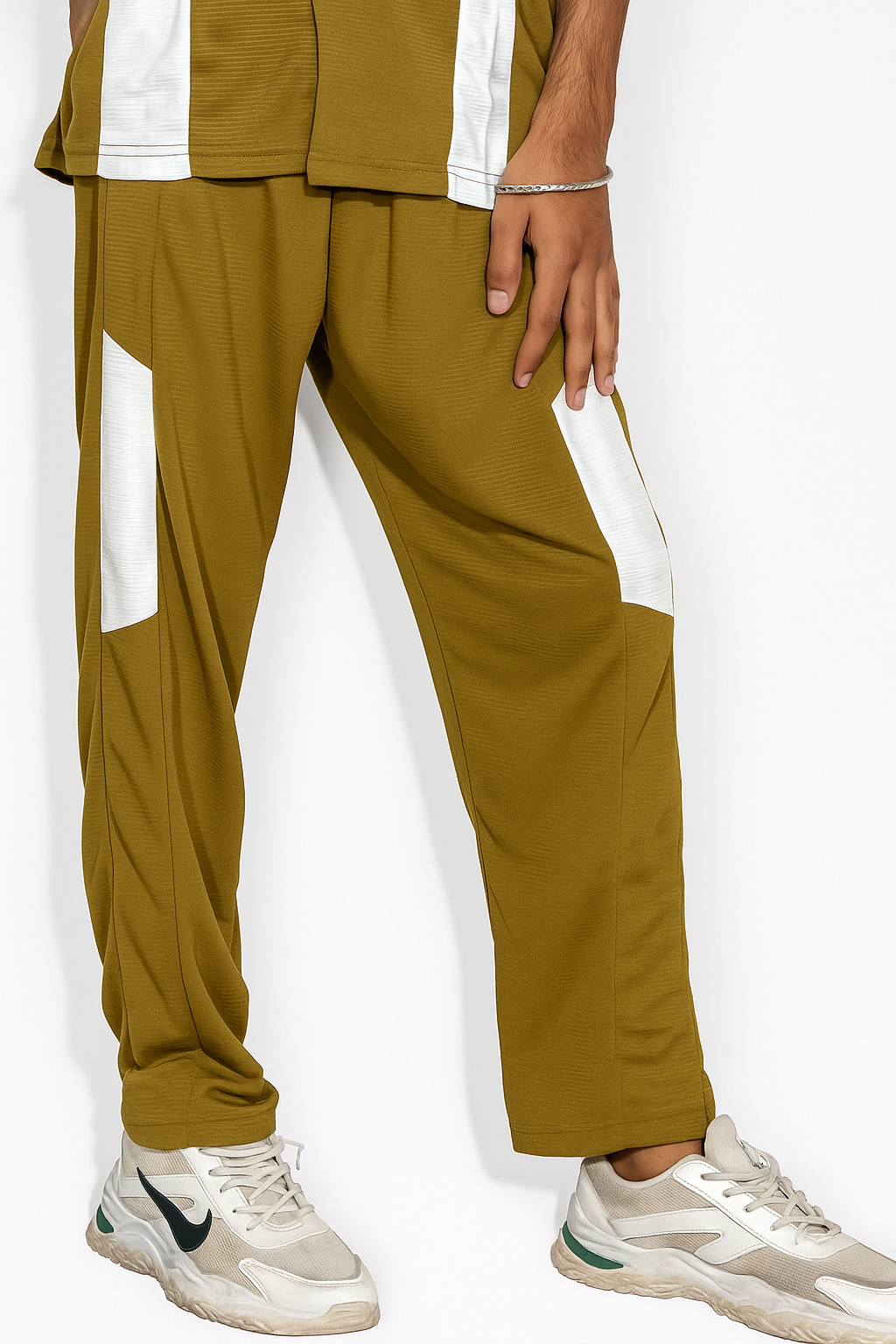 BreezeFit Summer Tracksuit – Lightweight & Stylish Comfort